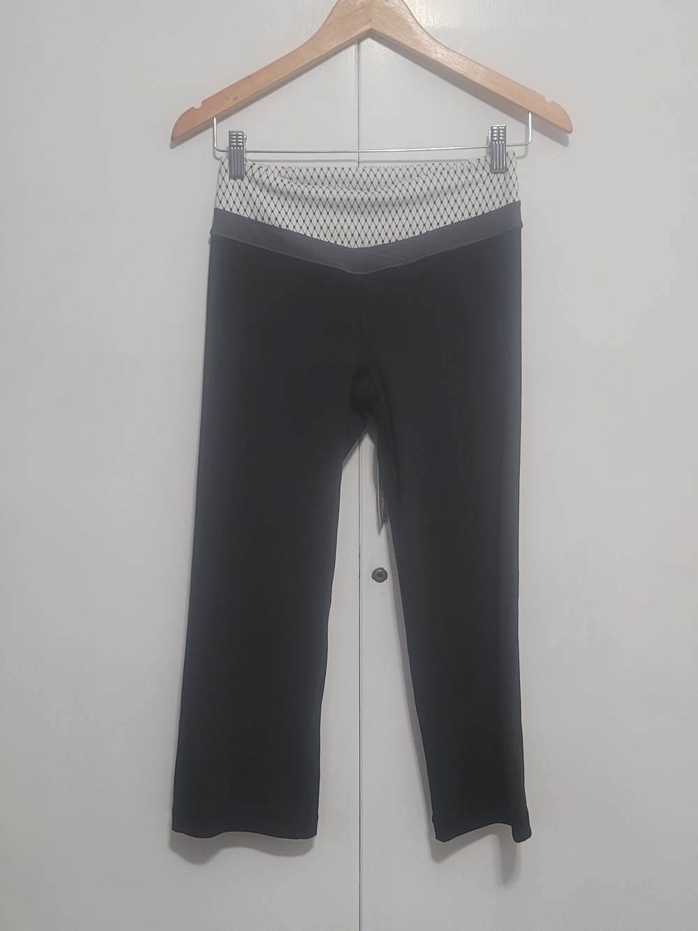 Victoria's Secret Black Yoga Pants Leggings  White & Black Waistband VXS Sport